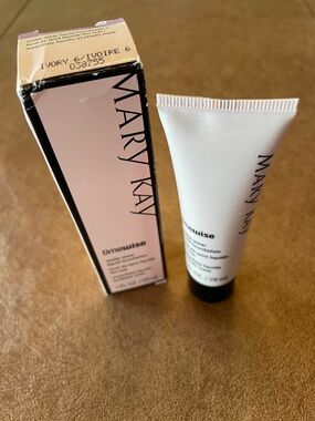 Mary Kay Timewise Discontinued Matte-wear Foundation - Ivory 6 New in Box
